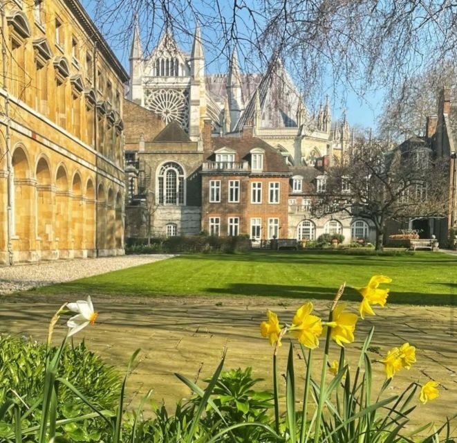 London: Guided Walking Tour with Changing Of The Guard - Starting in Green Park: the Diana Fountain meet-up