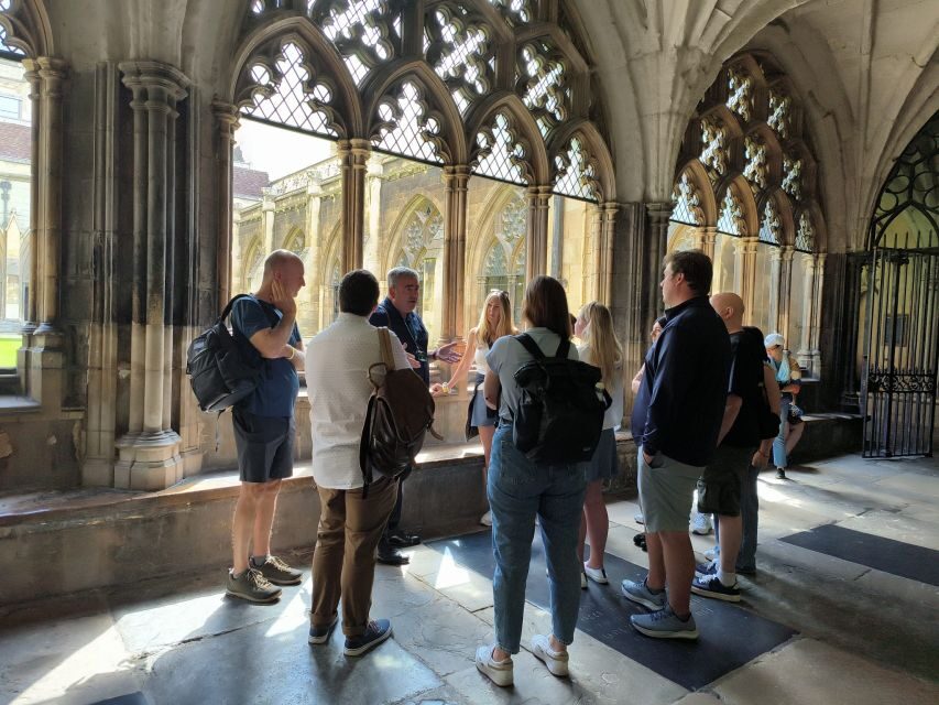 London: Guided Westminster Abbey Tour and Refreshments - Starting in the Cellarium: tea, coffee, and a medieval undercroft