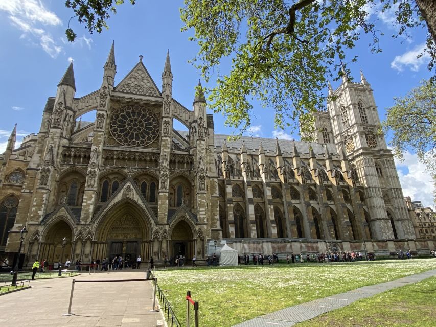 London: Guided Westminster Abbey Tour and Refreshments - Getting priority into Westminster Abbey: the value of skip-the-line access