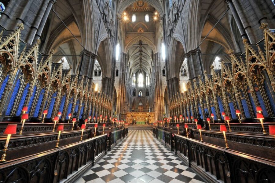 London: Guided Westminster Abbey Tour and Refreshments - Walking the Abbey with a guide: coronations, royal tombs, and the stories that stick