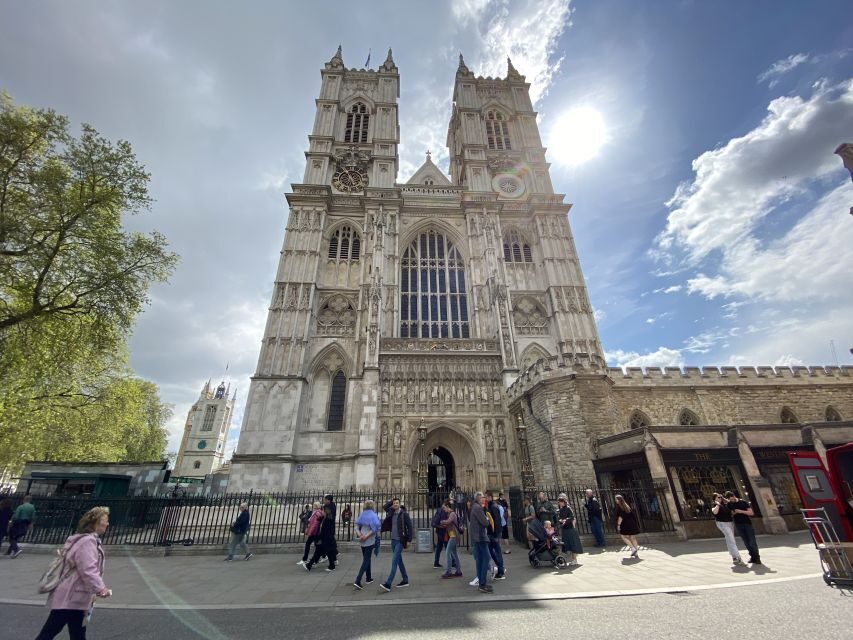 London: Guided Westminster Abbey Tour and Refreshments - Optional London Eye fast track: how to add 135 meters of views