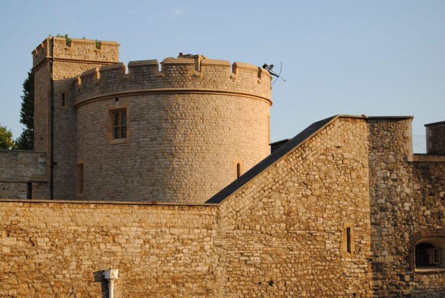 London Half-Day Private Chauffeur Driven Tour - Tower of London: the Crown Jewels magnet