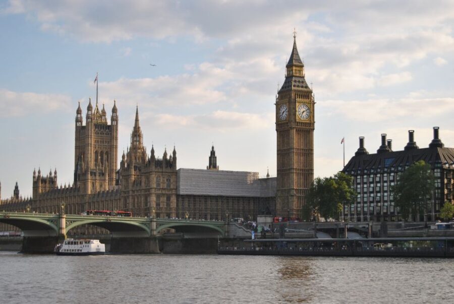 London Half-Day Private Chauffeur Driven Tour - Trafalgar Square, Nelson’s Column, and the big-gallery lane