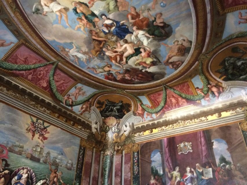 London: Hampton Court Private Guided Tour - Tudor Kitchens and the heat: where banquets meet reality