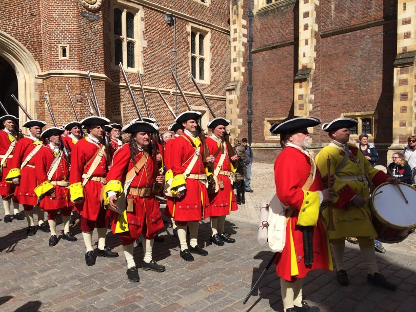 London: Hampton Court Private Guided Tour - William and Mary apartments and garden views: follow the sightlines