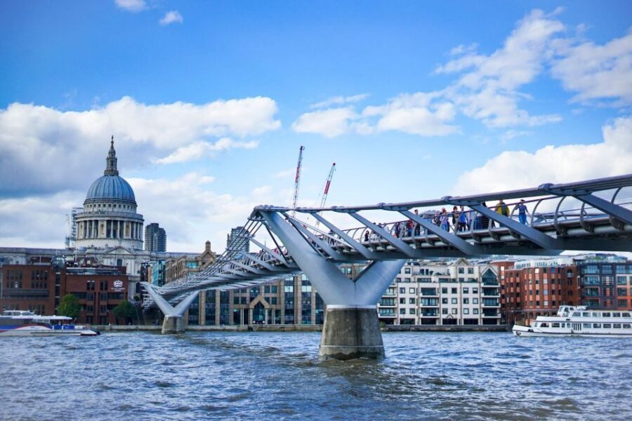 London: Harry Potter and the Clink Prison (Tour + Tickets) - Westminster, Southwark, and London Bridge: the film-location walk that keeps moving