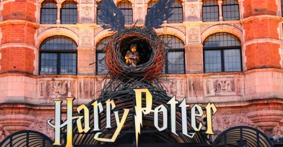 London: Harry Potter Filming Locations Sightseeing Tour - Borough Market Finale: Leaky Cauldron Entrance + Knight Bus Energy