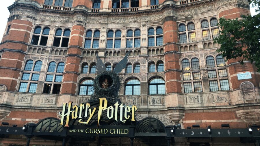 London: Harry Potter Movie Location Tour with an APP - From Westminster Station to Trafalgar Square: getting your bearings