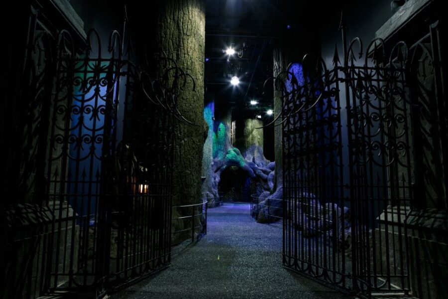 London: Harry Potter Studio Tour and Oxford Day Trip - Seasonal Studio features: Magical Mischief, Dark Arts, and Hogwarts in the Snow