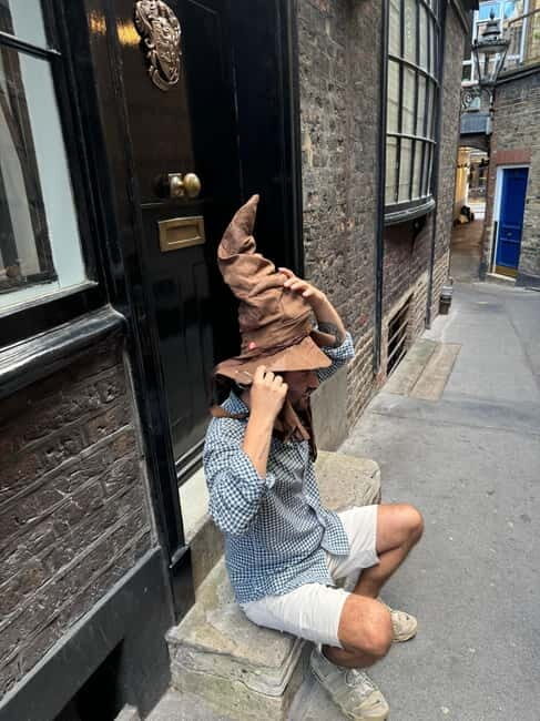 London: Harry Potter Tour in English, discover spells and secrets! - Piccadilly Circus and Leicester Square: where the magic starts fast