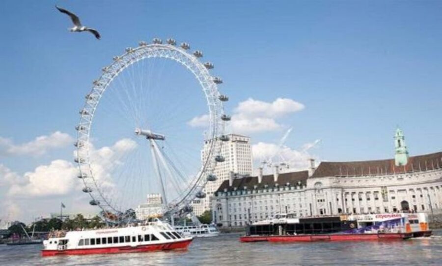 London: Harry Potter Tour, River Cruise & The London Dungeon - House of Spells and the shopping rhythm that keeps the group moving