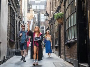 London: Harry Potter Tour with Madame Tussauds Tickets - King’s Cross start: Parcel Yard meet-up and Platform 9¾ photo timing