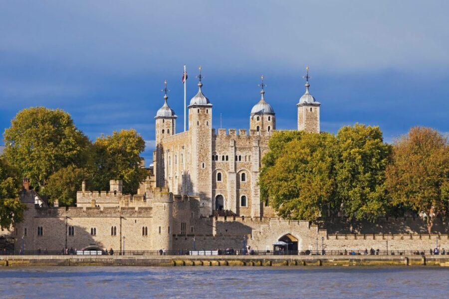 London: Harry Potter Walking Tour and Tower of London Entry - Meeting at King’s Cross and the trolley-photo reality check