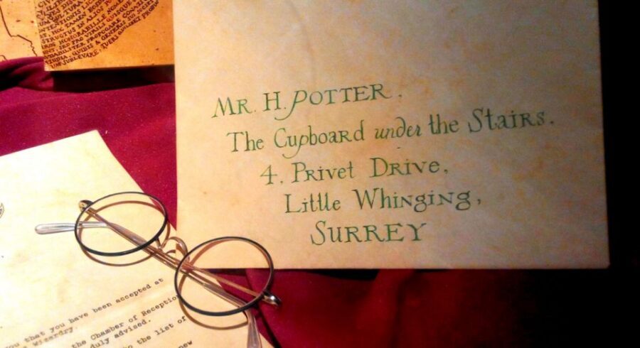 London: Harry Potter Walking Tour with Platform 9 3/4 - Trafalgar Square and premiere-land energy
