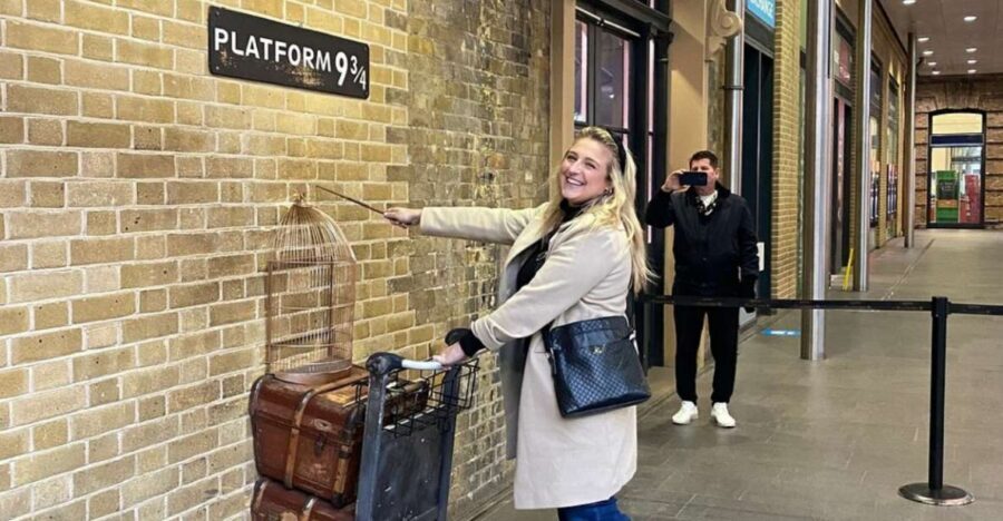London: Harry Potter Walking Tour with Platform 9 3/4 - What to wear, bring, and watch for on a 3-hour walk