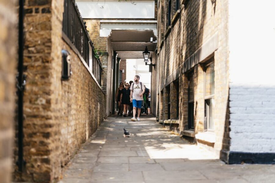 London: Historic Pubs of Central London Walking Tour - Southwark to the West End: Following Beer and Backstreets