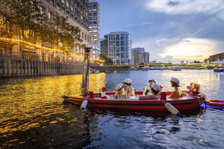 London: Hot Tub Boat Guided Historical Docklands Cruise - The Bar, the Social Scene, and Drinks You Can Plan For