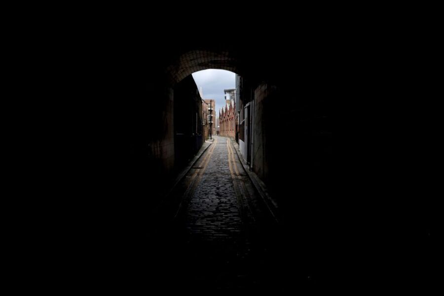 London: Jack the Ripper tour in Spanish (RLA Winner) - Two hours on foot: smart pace, real stops, minimal strain