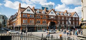 London: Jack the Ripper Walking Tour with an App - Getting started on Gunthorpe Street (and keeping your phone happy)