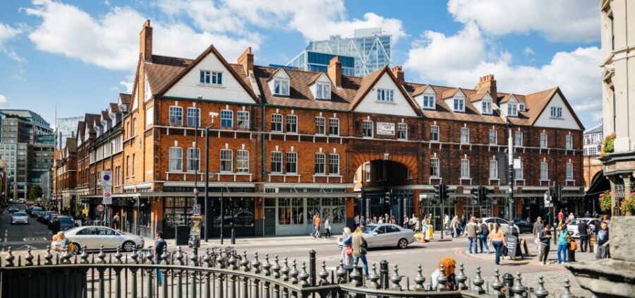 London: Jack the Ripper Walking Tour with an App - Getting started on Gunthorpe Street (and keeping your phone happy)