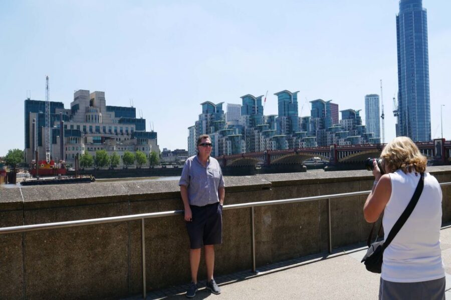 London: James Bond Filming Locations Bus Tour - Why a mini-coach format works for Bond filming locations