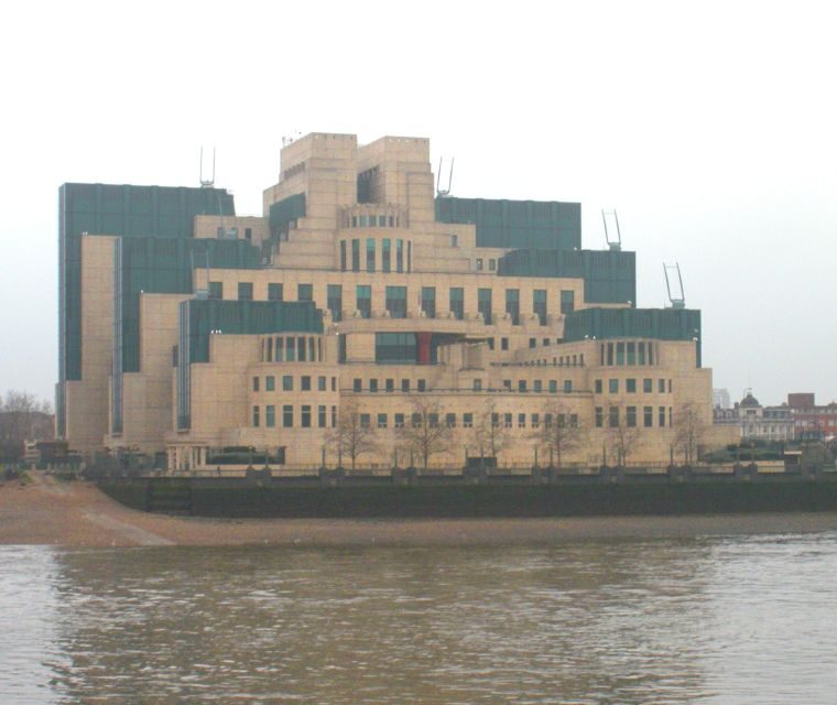 London: James Bond Shooting Locations Tour by Black Taxi - The “Bond by taxi” format: what 4 hours really feels like