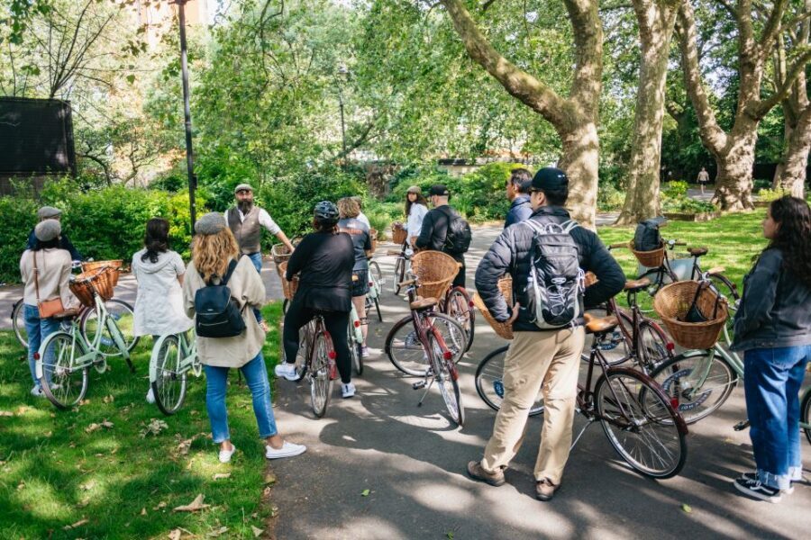 London: Landmarks & Secrets Bike Tour with Pub & Street Art - Key highlights at a glance