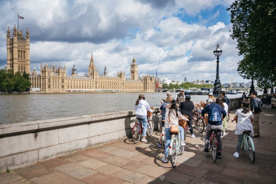 London: Landmarks & Secrets Bike Tour with Pub & Street Art - St James’s Park and Buckingham Palace without the walking grind