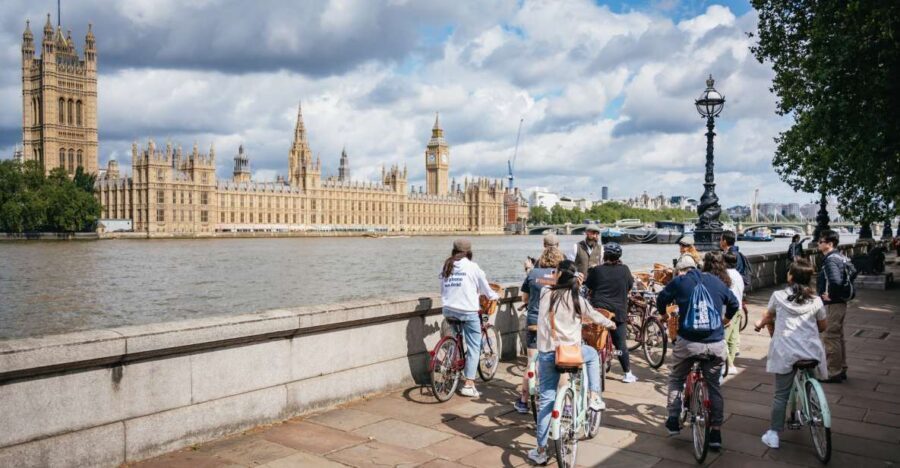 London: Landmarks & Secrets Bike Tour with Pub & Street Art - Covent Garden’s Lamb & Flag stop: the smart reset