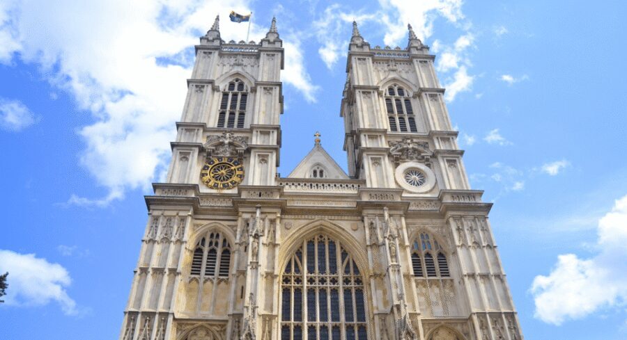 London: London Sightseeing Walking Tour with 30+ Sights - The lunch break near Tower Hill, then a Tube ride to Westminster