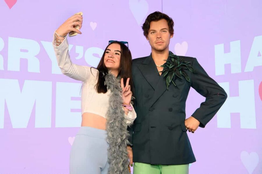 London: Madame Tussauds Fast Track Entry & Champagne Bar - Star moments: A-listers, pop music, and a Royal Family scene