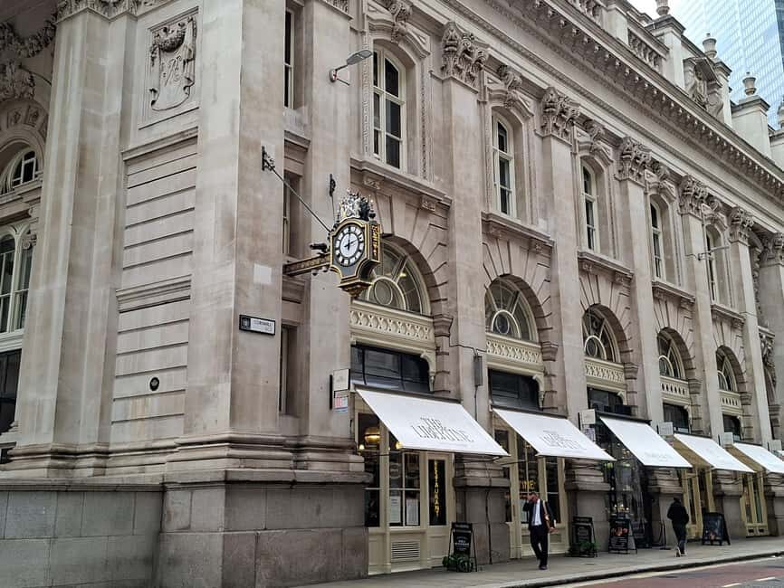 London: Mary Poppins Walking Tour - City of London landmarks: where the guide mixes fiction and reality