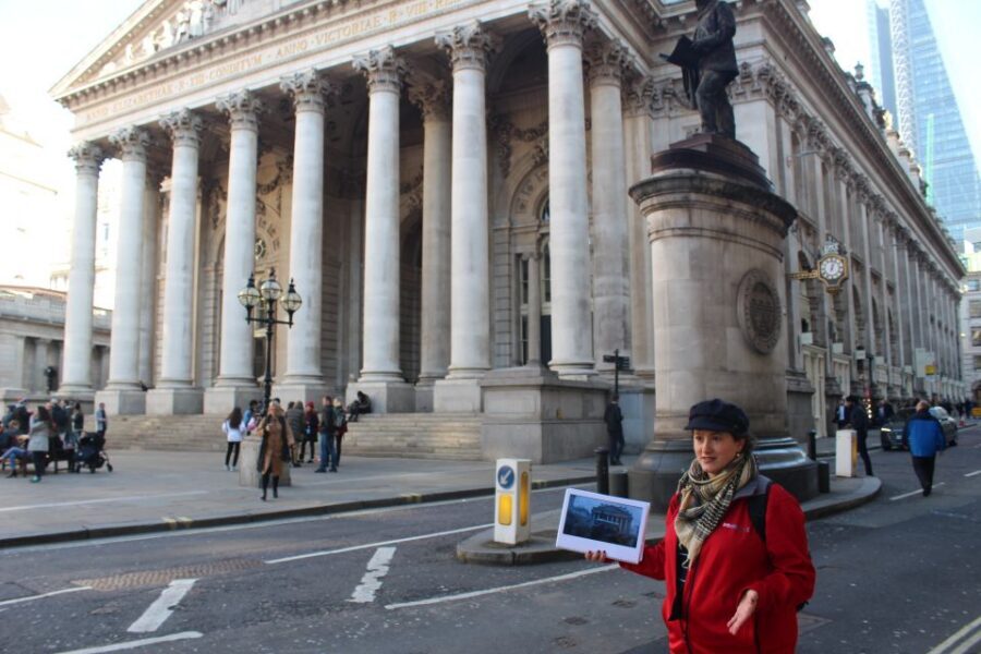 London: Mary Poppins Walking Tour - The Mary Poppins corner steps and Feed the Birds moment
