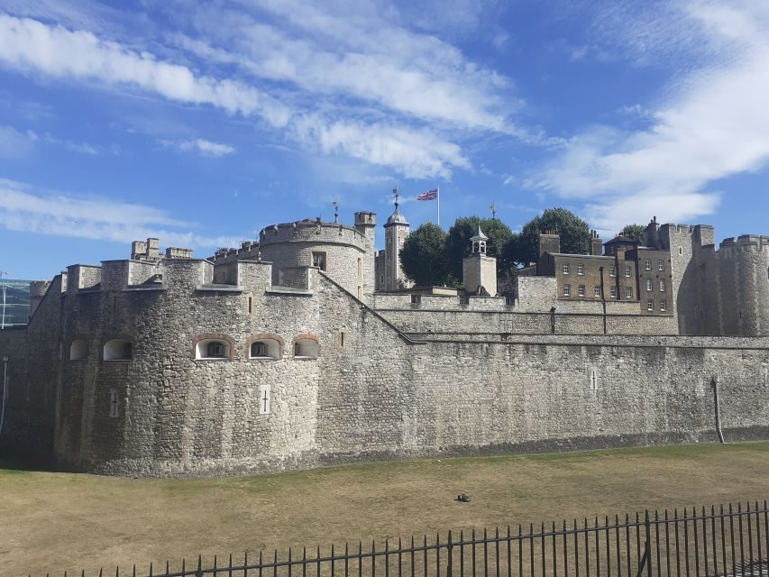 London: Medieval History Walking Tour from The Tower - What makes the pace work in 2 hours