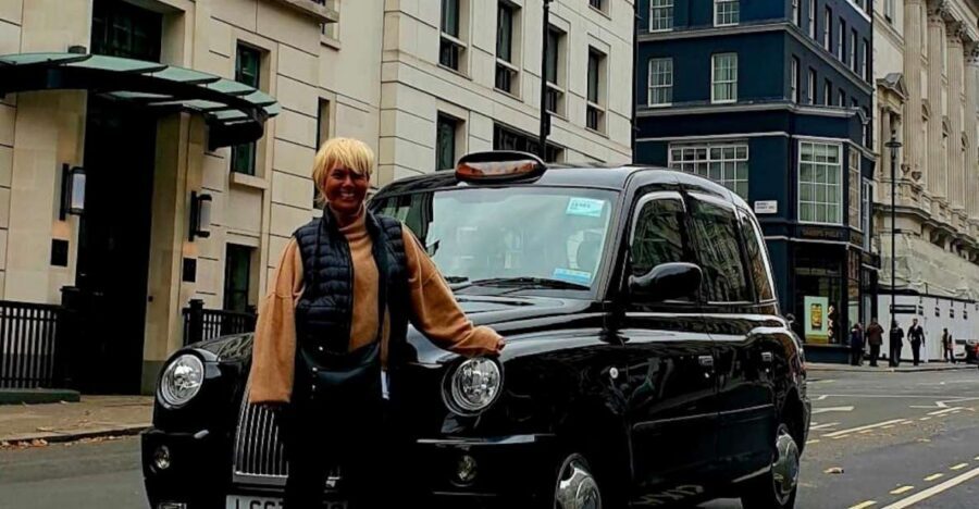 London: Monuments & Back Streets Guided Tour in Black Taxi - Westminster Abbey and the Houses of Parliament: what to watch for