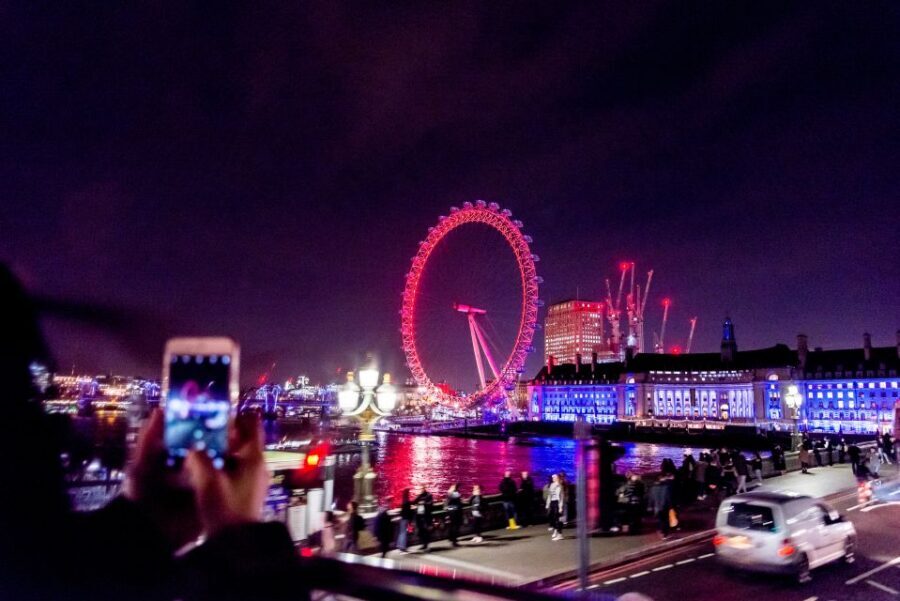 London: Nighttime Open-Top Bus Sightseeing Tour - Photo Tips on a Moving Bus: Getting the Shot Without Losing the Moment