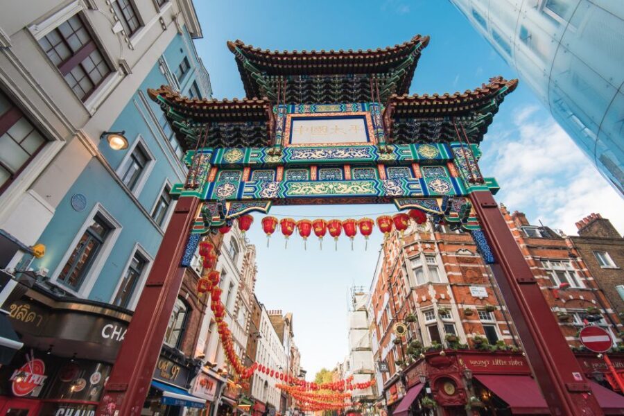 London: Notting Hill, Highlights & Markets Private Tour - The Tube hop: why the Underground inclusion matters