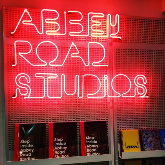 London: Private Beatles Taxi Tour - Abbey Road crossing and the Paul wedding steps: the photo stops you’ll remember