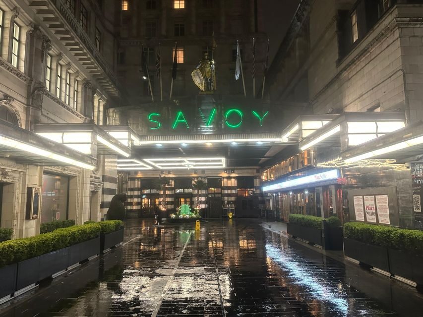 London: Private Black Cab Night Tour with Hotel Pick Up - Soho, Oxford Street, and Mayfair: Shopping Streets with Real Personality