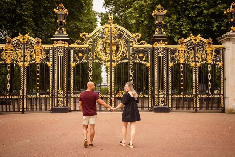London: Private Couples Photography Session with Landmarks - What you’ll do during the shoot (and how posing gets easier)