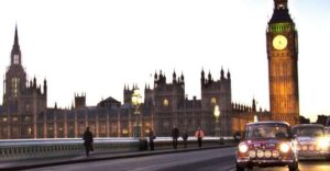 London: Private Panoramic 2-Hour Tour in a Classic Car - Your Local Guide and the Private Rhythm You Control