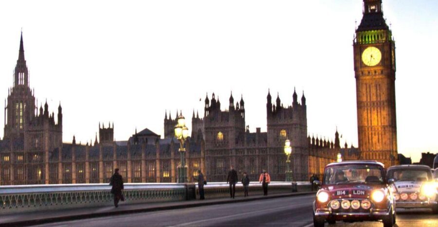 London: Private Panoramic 2-Hour Tour in a Classic Car - Your Local Guide and the Private Rhythm You Control