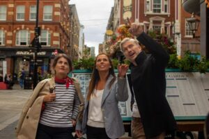 London: Private Personalized Tour with a Local Host - Getting oriented in London: from pickup to your first neighborhood