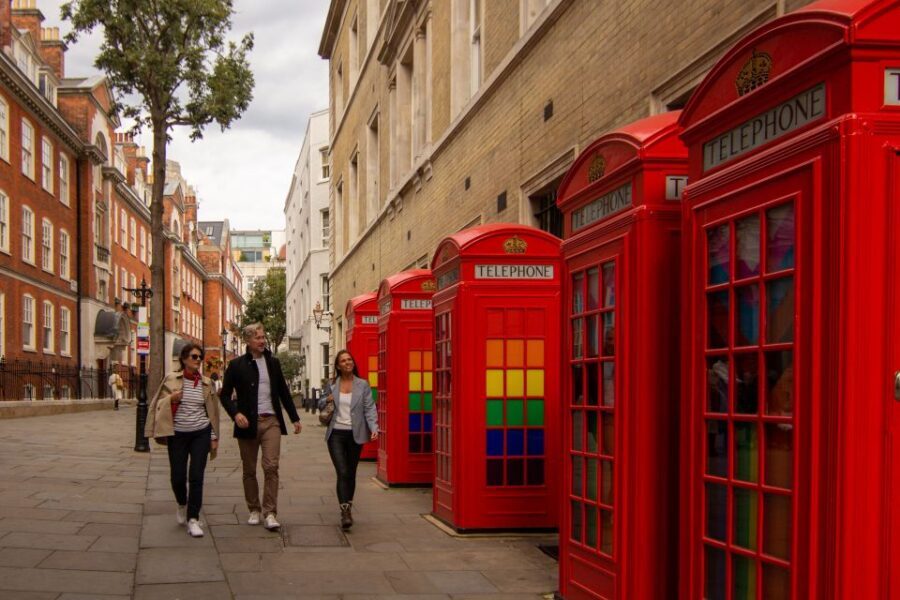 London: Private Personalized Tour with a Local Host - Shopping and music time: designer boutiques, indie venues, and food stops
