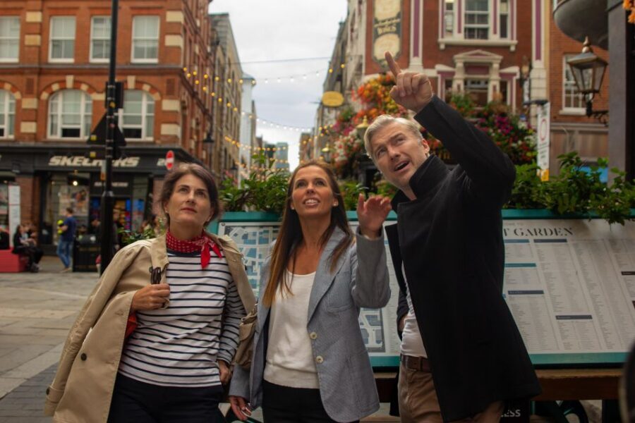 London: Private Personalized Tour with a Local Host - Getting oriented in London: from pickup to your first neighborhood