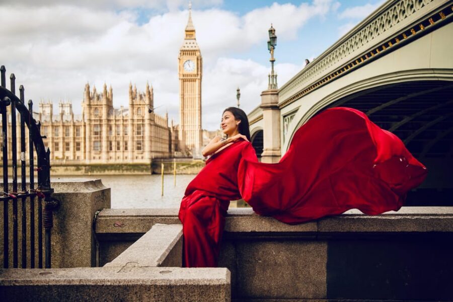 London: Private Photoshoot with Video Clip Option - The Westminster Walk Part: Sightseeing That Also Makes Your Photos Better