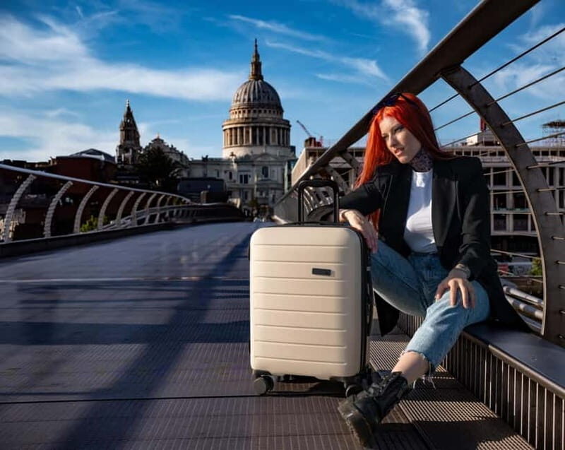 London: Private travel vacation photoshoot -Romantic Special - Staying Flexible in London Rain Without Losing the Plan