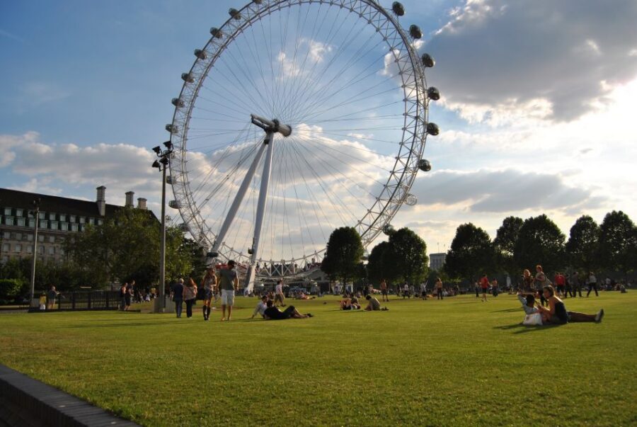London: Private Walking Sightseeing Tour - Trafalgar Square and the National Gallery Finish Strong