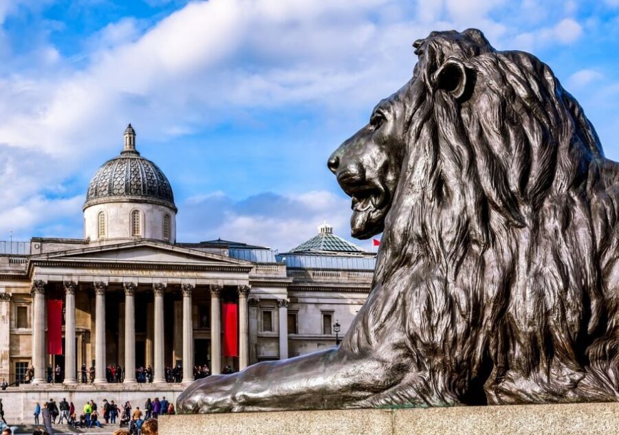 London: Private Walking Tour in Spanish - Churchill War Rooms, 10 Downing Street, and the Westminster triangle