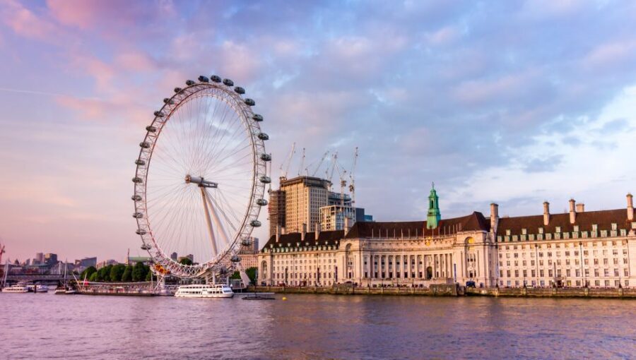 London: Private Walking Tour in Spanish - Tate Modern, Millennium Bridge, and St Paul’s: modern London’s best walk-between moments